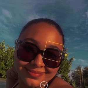 Meet your Posher, Debora